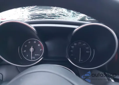 2019 Alfa Romeo Giulia Awd z USA, uszkodzony, nr VIN ZARFANAN1K7613873